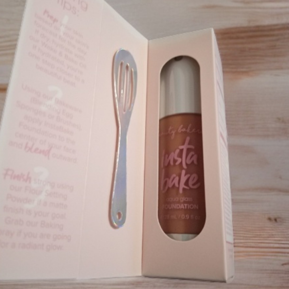NEW InstaBake Aqua Glass Foundation - 323 W
